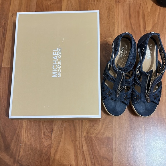 Michael Kors Damita Floral Wedge, Canvas, size 6.5 - Picture 4 of 4